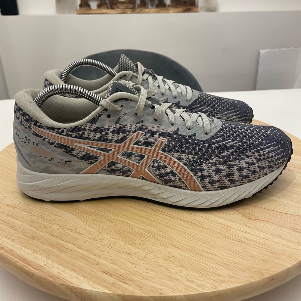 ASICS GEL DS TRAINER 25 Women’s size 7.5 running shoes sneakers 1012A579